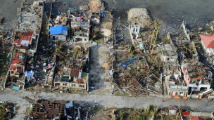 131111161338_typhoon_destruction_304x171_bbc_nocredit