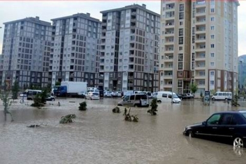 toki-nin-dere-yatağına-yaptığı-evler_294459